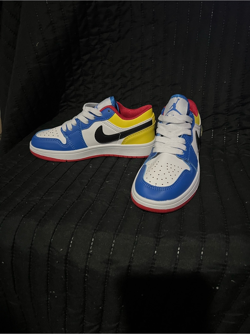 Nike Jordan Kids' Low-Top Sneakers in Blue/Yellow/White